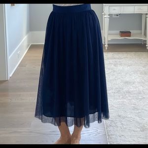 Trina Turk Navy Tulle Midi skirt size 4.